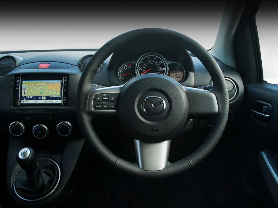  Mazda2 Venture 2013 года  (фото 5 из 9)